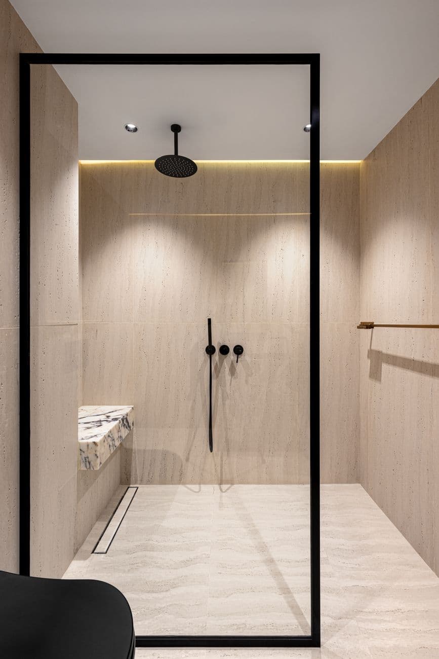 Après installation cabine de douche en verre trempé